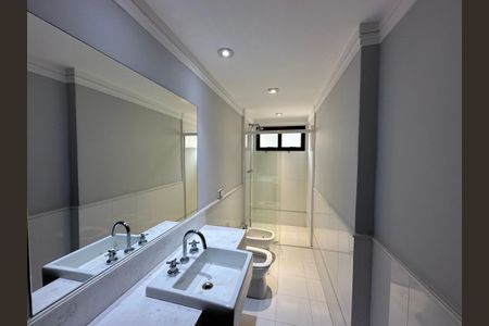 Apartamento à venda com 290m², 3 quartos e 4 vagasBanheiro da Suíte 2