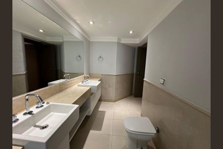 Apartamento à venda com 290m², 3 quartos e 4 vagasBanheiro da Suíte 3