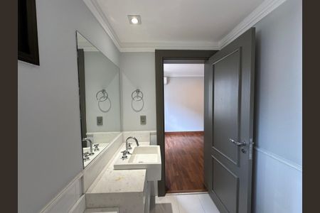 Apartamento à venda com 290m², 3 quartos e 4 vagasBanheiro da Suíte 1