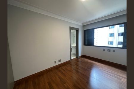 Apartamento à venda com 290m², 3 quartos e 4 vagasSuíte 1