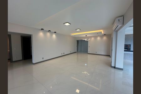 Apartamento à venda com 290m², 3 quartos e 4 vagasSala