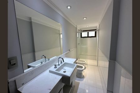 Apartamento à venda com 290m², 3 quartos e 4 vagasBanheiro da Suíte 2