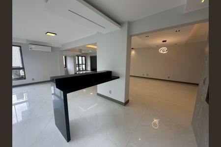 Apartamento à venda com 290m², 3 quartos e 4 vagasVaranda da Sala