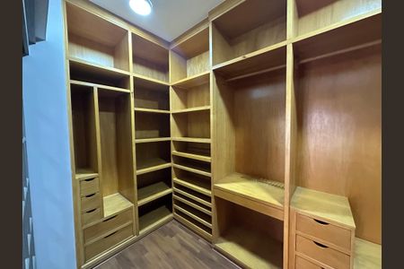 Apartamento à venda com 290m², 3 quartos e 4 vagasCloset da suíte 3