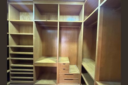 Apartamento à venda com 290m², 3 quartos e 4 vagasCloset da suíte 3