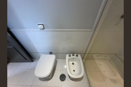 Apartamento à venda com 290m², 3 quartos e 4 vagasBanheiro da Suíte 1