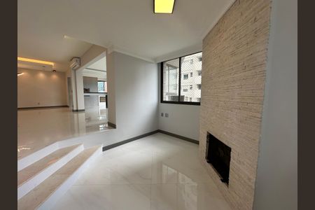 Apartamento à venda com 290m², 3 quartos e 4 vagasLareira