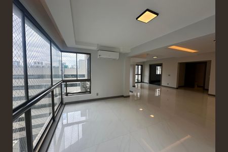 Apartamento à venda com 290m², 3 quartos e 4 vagasVaranda da Sala