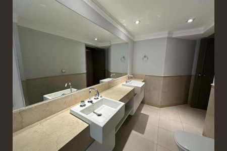 Apartamento à venda com 290m², 3 quartos e 4 vagasBanheiro da Suíte 3