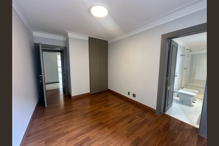 Apartamento à venda com 290m², 3 quartos e 4 vagasSuíte 1