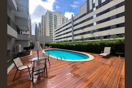 Apartamento à venda com 290m², 3 quartos e 4 vagasÁrea comum - Piscina