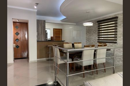 Casa à venda com 230m², 3 quartos e 4 vagas Casa à venda com 230m², 3 quartos e 4 vagasCozinha