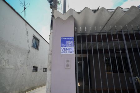 Casa à venda com 130m², 2 quartos e 2 vagas Casa à venda com 130m², 2 quartos e 2 vagasFachada