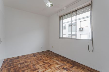 Quarto 1 de apartamento para alugar com 2 quartos, 57m² em Jardim Sabará, Porto Alegre