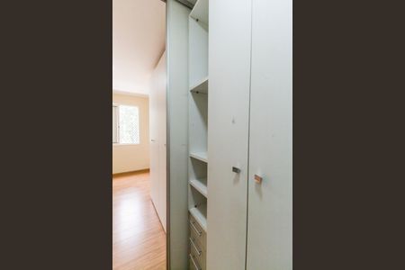 Apartamento à venda com 84m², 2 quartos e 2 vagas Apartamento à venda com 84m², 2 quartos e 2 vagasCloset da suíte