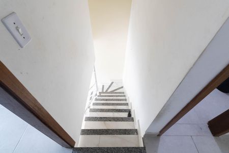 Casa para alugar com 150m², 2 quartos e 1 vaga Casa para alugar com 150m², 2 quartos e 1 vagaEscada