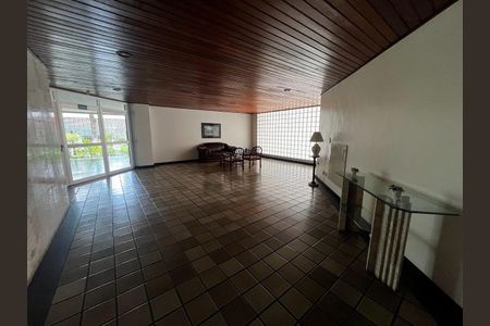 Apartamento à venda com 170m², 3 quartos e 1 vaga Apartamento à venda com 170m², 3 quartos e 1 vagaHall