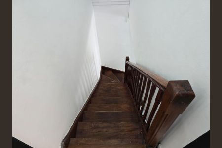 Escada acesso aos Quartos  de casa à venda com 2 quartos, 100m² em Vila das Palmeiras, Guarulhos