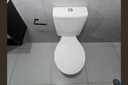 Casa à venda com 130m², 2 quartos e 1 vaga Casa à venda com 130m², 2 quartos e 1 vagaBanheiro da Suíte