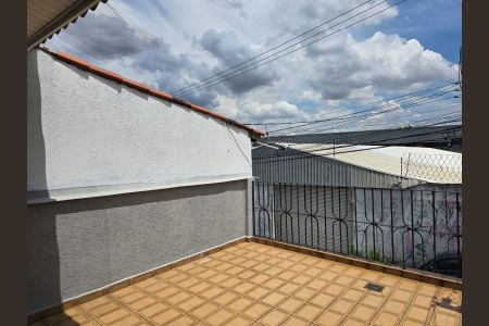Casa à venda com 130m², 2 quartos e 1 vaga Casa à venda com 130m², 2 quartos e 1 vagaQuarto 02 com Varanda