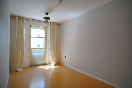 Sala de apartamento para alugar com 2 quartos, 60m² em Humaitá, Porto Alegre