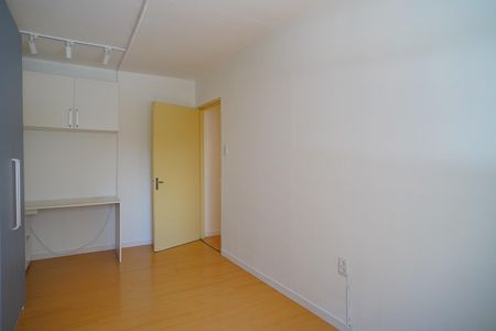 Quarto 2 de apartamento para alugar com 2 quartos, 60m² em Humaitá, Porto Alegre