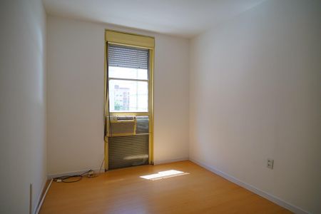 Quarto 1 de apartamento para alugar com 2 quartos, 60m² em Humaitá, Porto Alegre