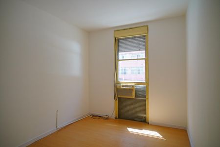 Quarto 1 de apartamento para alugar com 2 quartos, 60m² em Humaitá, Porto Alegre
