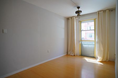 Sala de apartamento para alugar com 2 quartos, 60m² em Humaitá, Porto Alegre