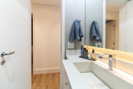 Apartamento à venda com 99m², 3 quartos e 2 vagasBanheiro Social 