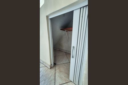 Casa para alugar com 183m², 3 quartos e 1 vagaArmário em baixo da escada 