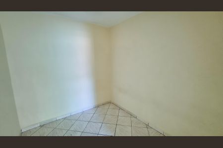 Quarto 1 primeiro andar  de casa para alugar com 3 quartos, 183m² em Brás de Pina, Rio de Janeiro