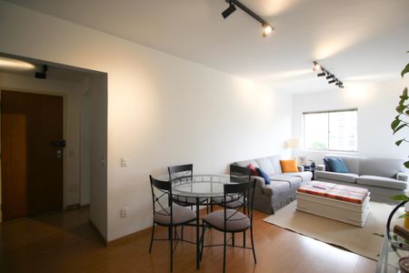 Sala de apartamento para alugar com 2 quartos, 90m² em Vila Olímpia, São Paulo