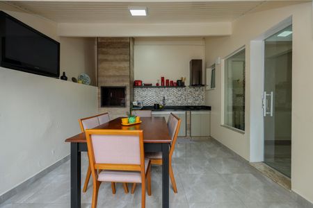 Casa de condomínio à venda com 124m², 3 quartos e 3 vagasÁrea externa