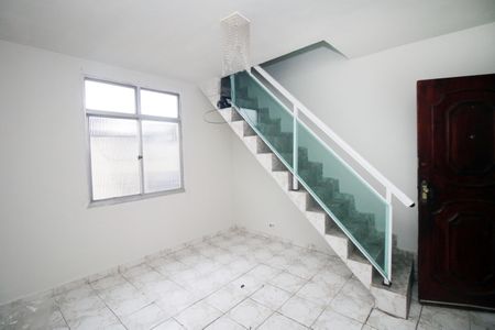 Sala de apartamento para alugar com 3 quartos, 48m² em Olaria, Rio de Janeiro