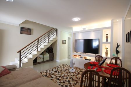 Sala de casa de condomínio à venda com 3 quartos, 100m² em Jacarepaguá, Rio de Janeiro