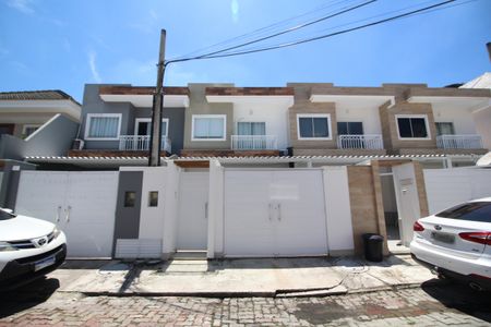 Casa de condomínio à venda com 100m², 3 quartos e 1 vagaFachada
