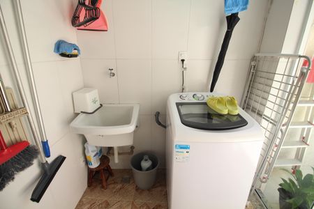 Casa de condomínio à venda com 100m², 3 quartos e 1 vagaÁrea de Serviço