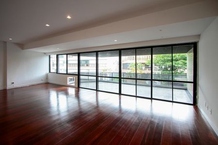 Apartamento para alugar com 176m², 3 quartos e 2 vagas