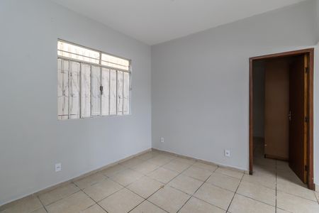 Sala 1 de casa para alugar com 1 quarto, 40m² em Glória, Belo Horizonte