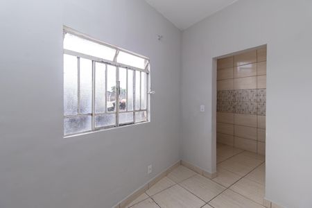 Sala 2 de casa para alugar com 1 quarto, 40m² em Glória, Belo Horizonte