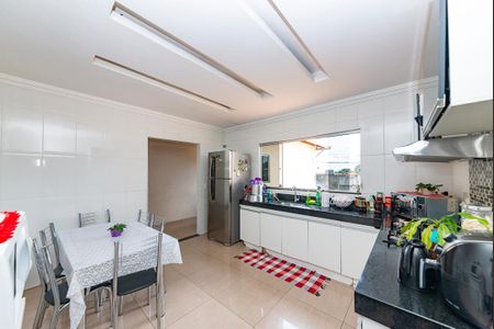 Casa para alugar com 470m², 3 quartos e 2 vagasCozinha