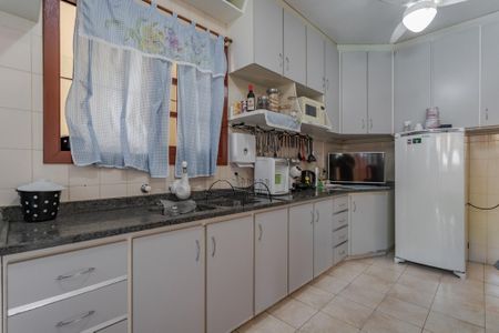 Casa para alugar com 238m², 5 quartos e 3 vagas Casa para alugar com 238m², 5 quartos e 3 vagasCozinha e Área de Serviço