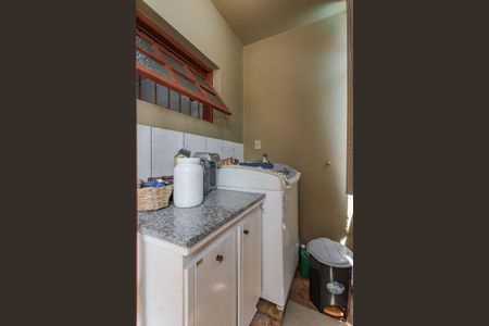 Casa para alugar com 238m², 5 quartos e 3 vagas Casa para alugar com 238m², 5 quartos e 3 vagasCozinha e Área de Serviço