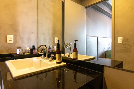 Apartamento à venda com 77m², 1 quarto e 2 vagasBanheiro da Suíte