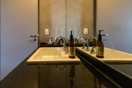 Apartamento à venda com 77m², 1 quarto e 2 vagasBanheiro da Suíte