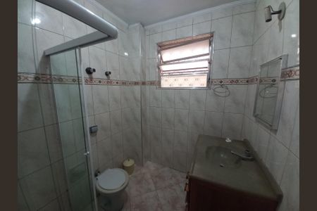 Banheiro de apartamento para alugar com 1 quarto, 47m² em Itararé, São Vicente