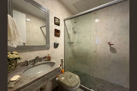 Apartamento à venda com 108m², 3 quartos e 2 vagasBanheiro social