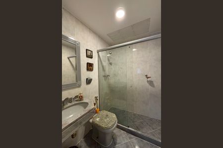 Apartamento à venda com 108m², 3 quartos e 2 vagasBanheiro social