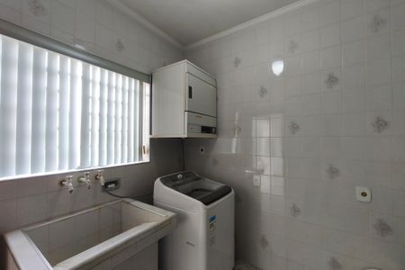 Casa à venda com 231m², 3 quartos e 2 vagas Casa à venda com 231m², 3 quartos e 2 vagasÁrea de Serviço